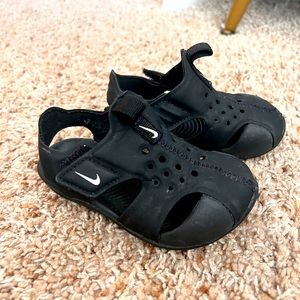 Toddler water shoes ! ✔️Nike🔥🔥🔥
